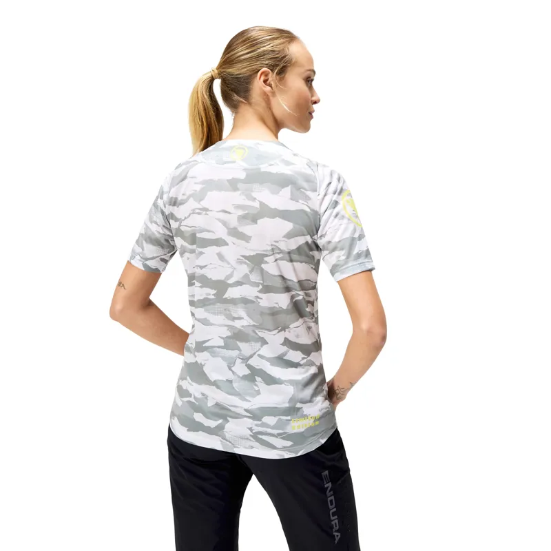 Endura MOUNTAIN CAMO Women's LTD Printed Short Sleeve Tee in Haar Grey-3