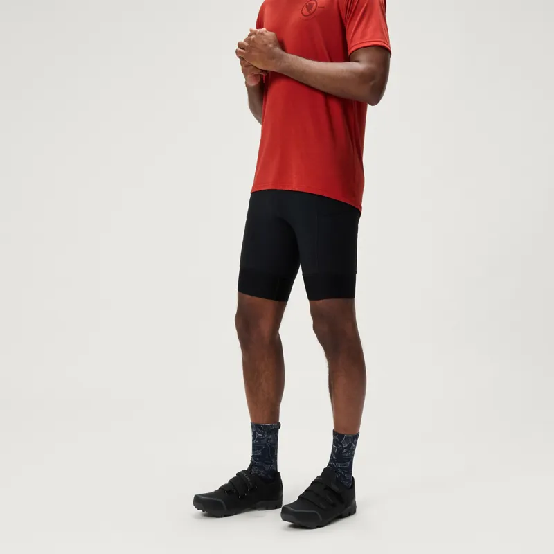 Endura Loop Waist Short in Black-1