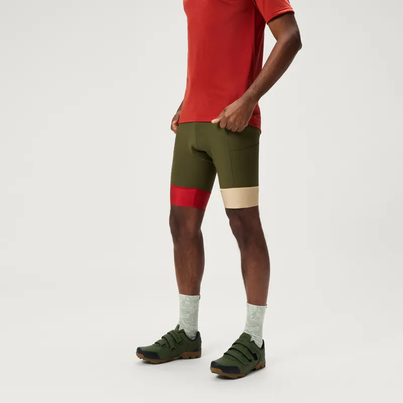 Endura Loop Waist Short in Hunter Green-1