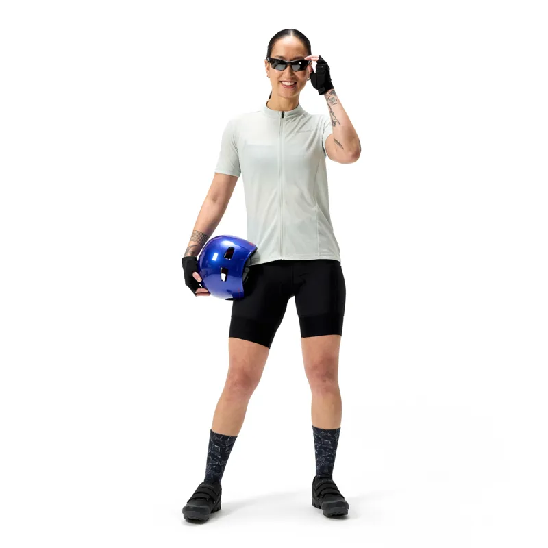 Endura Women's Loop Short Sleeve Zipped Jersey in Mains Grey-4