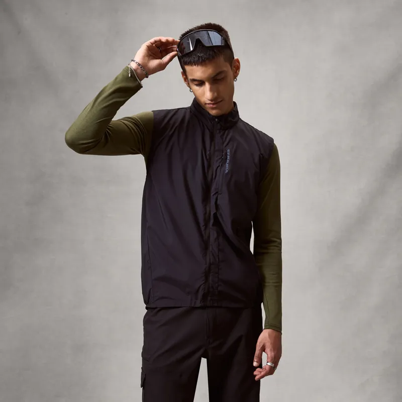Endura Loop Rout Gilet in Black-3
