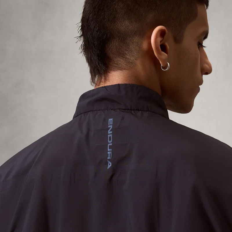 Endura Loop Rout Gilet in Black-4