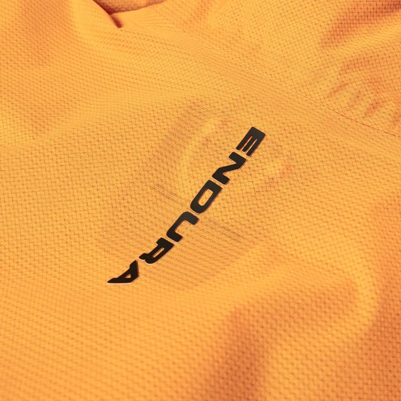 Endura WMS Alltrack Race Cape in Orange-3