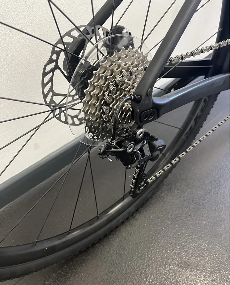 ONE OFF Giant Revolt Advanced 3 Gravel Bike MediumLarge 2022 in Carbon Black-1