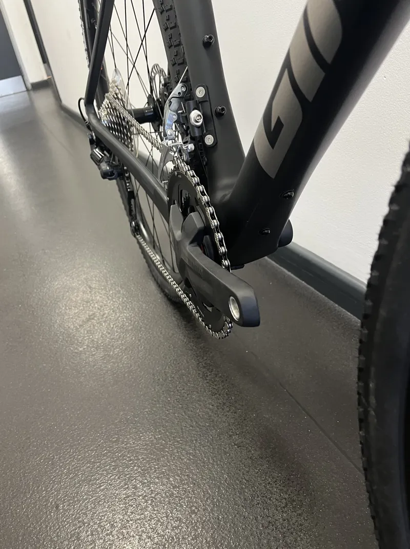 ONE OFF Giant Revolt Advanced 3 Gravel Bike MediumLarge 2022 in Carbon Black-2