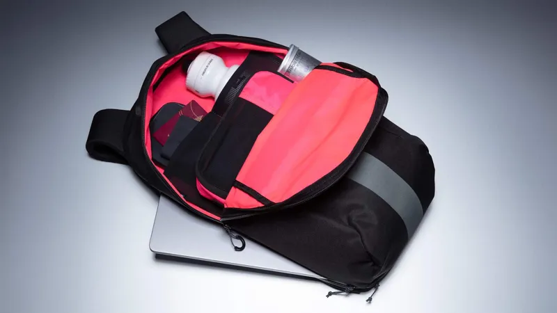 Rapha Domestique Backpack 16L in Black/Carbon Grey-7