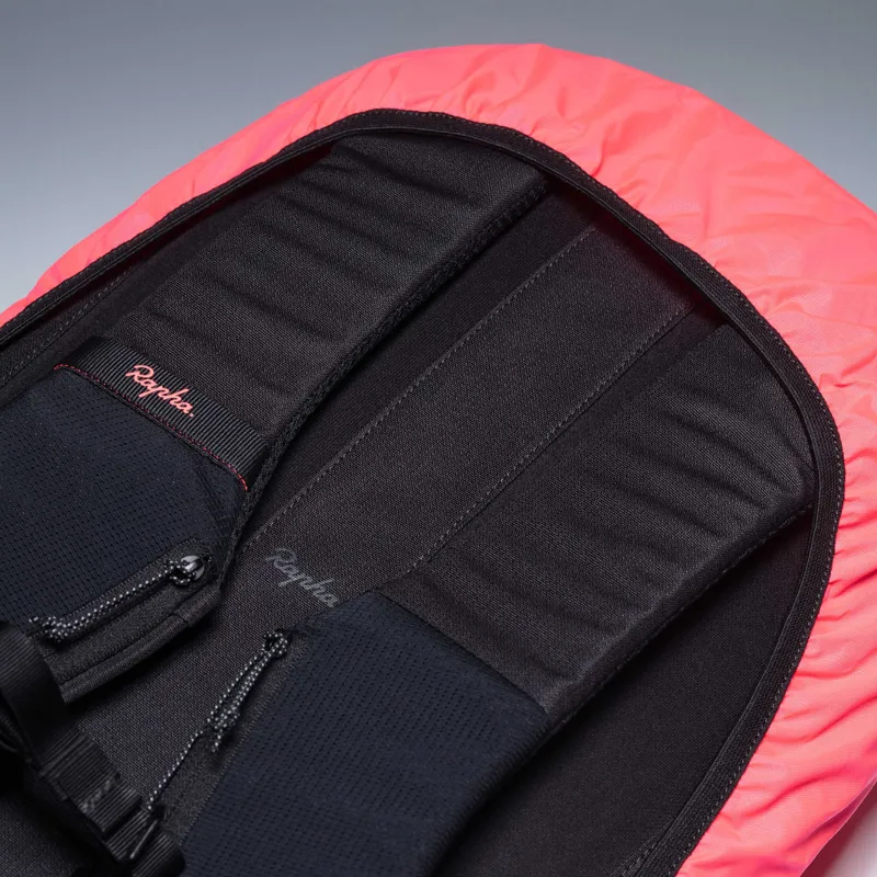Rapha Domestique Backpack 16L in Black/Carbon Grey-9