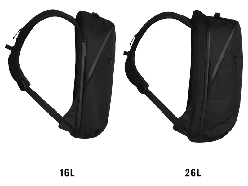 Rapha Super Domestique Backpack 26L in Black/Carbon Grey-2