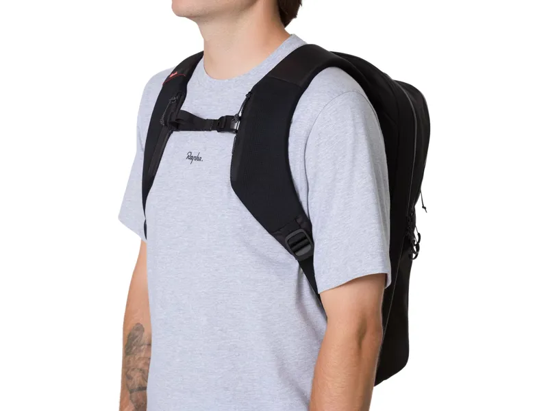 Rapha Super Domestique Backpack 26L in Black/Carbon Grey-4