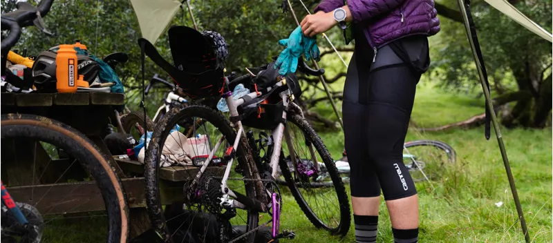 Restrap Saddle Bag 14L in Black/Orange-7