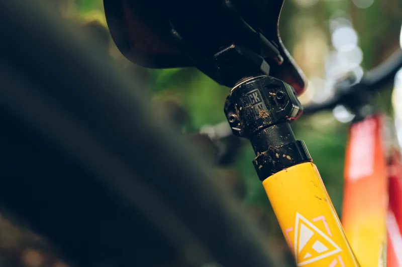 Rockshox Reverb B1 AXS Wireless Dropper Post in Black-9