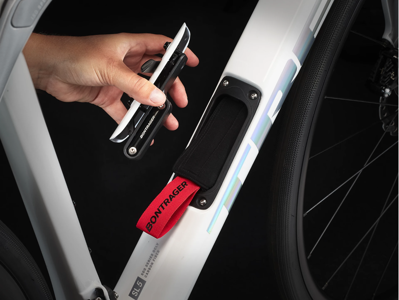 Trek Domane SL 5 Gen 3 Disc Carbon Road Bike 2023 in White and Quicksilver-8