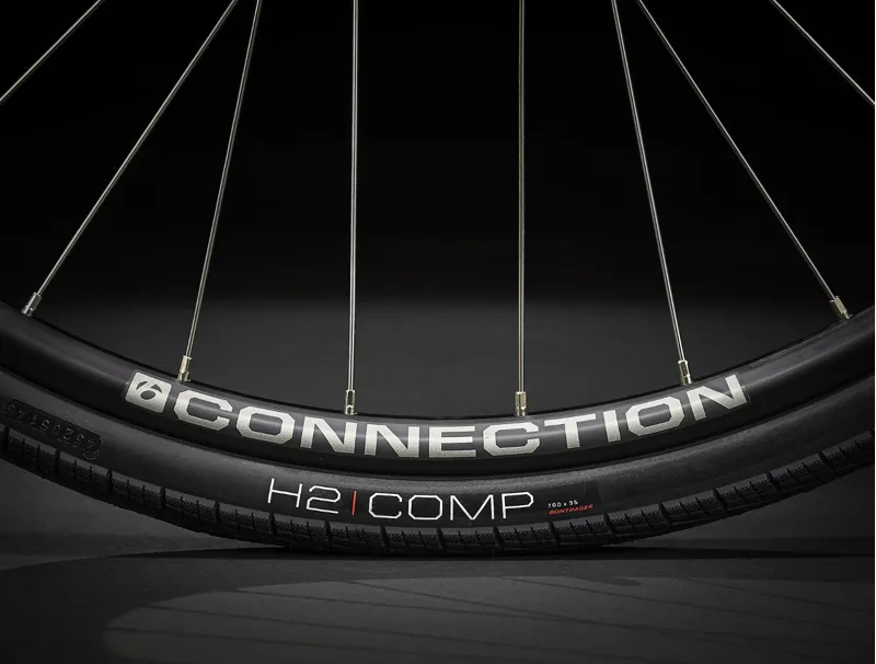 Trek FX 2 Disc Hybrid Bike 2025 in Quicksilver-10