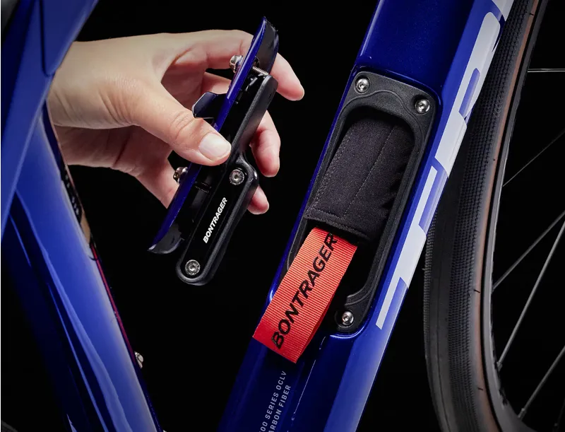 Trek Domane SL 6 Gen 4 Carbon Road Bike 2025 in Hex Blue-10