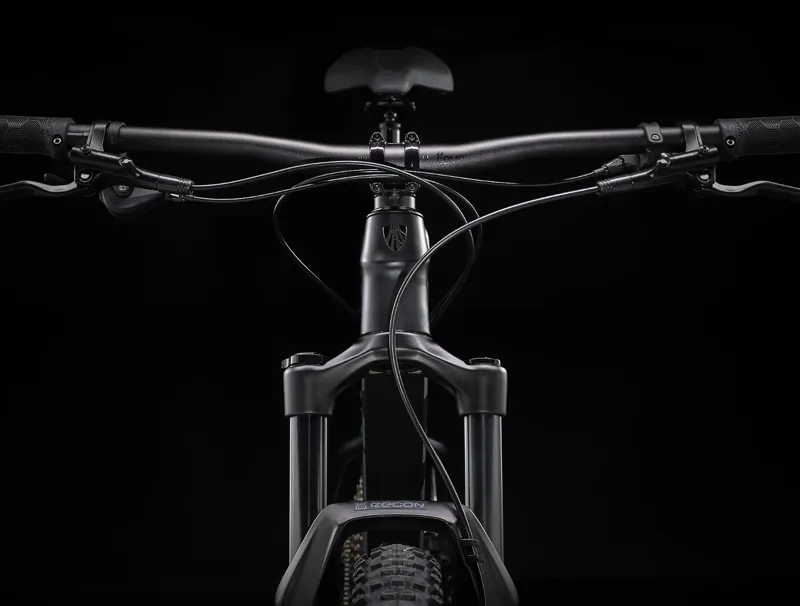 Trek Roscoe 7 Hardtail Mountain Bike 2025 in Matte Black-10