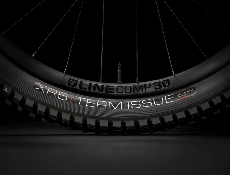 Trek Rail 9.7 SLX/XT Gen 4 Full Suspension Electric Mountain Bike 2023 in Carbon Red Smoke-10