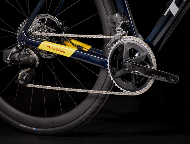 Trek Domane SLR 6 Etap Gen 4 Carbon Road Bike 2024 in Metallic Red Smoke/Blue Smoke-4