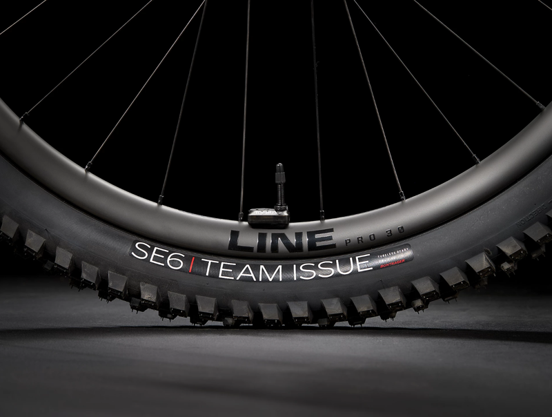 Trek Rail 9.9 XX1 AXS Full Suspension Electric Mountain Bike 2023 in Carbon Red Smoke-3