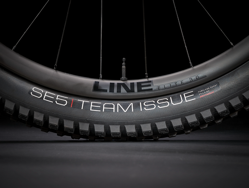 NO STOCK Trek Slash 9.8 GX AXS Full Suspension Mountain Bike 2021 in Orange-7