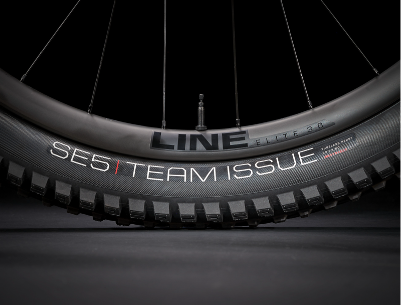 Trek Slash 9.8 GX AXS Full Suspension Mountain Bike 2021 in Blue-7