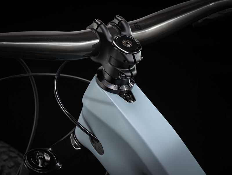 Trek Slash 9.8 GX AXS Full Suspension Mountain Bike 2023 in Blue-7