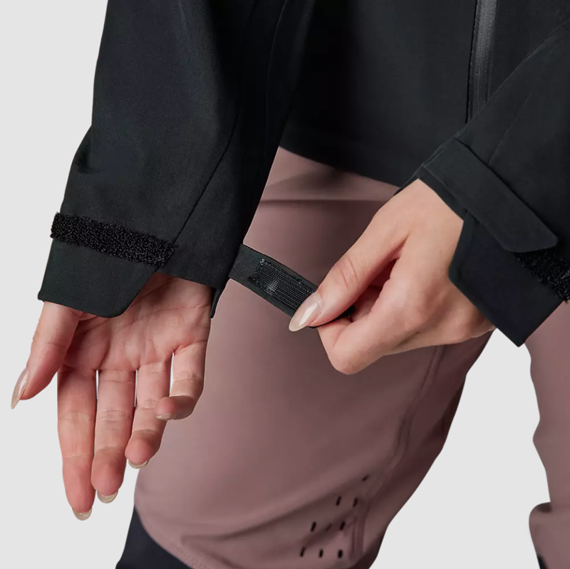 Fox Racing Women's Defend 3L Water Jacket in Black-6