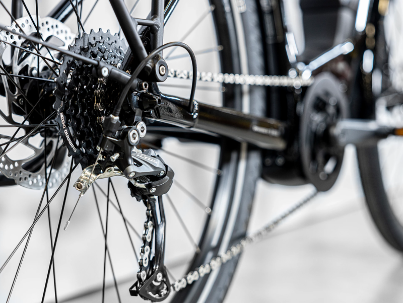 Trek Allant+ 5 545Wh Lowstep Electric Hybrid Bike 2024 in Trek Black-3