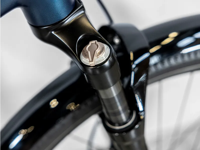 Trek Allant+ 6 725Wh Electric Hybrid Bike 2024 in Mulsanne Blue-3