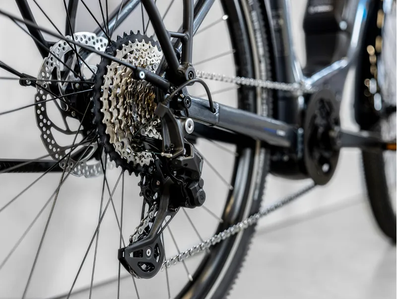 Trek Allant+ 6 725 Wh Stagger Electric Hybrid Bike 2025 in Galactic Grey-4