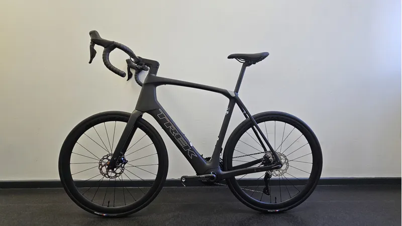 EX DISPLAY Trek Domane+ SLR 6 105 Di2 Electric Road Bike 62cm 2025 in Matte Deep Smoke Black-4