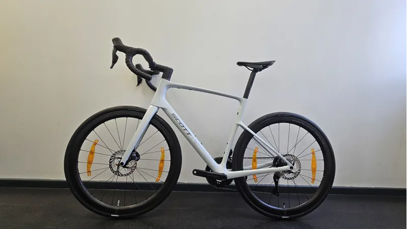 EX DISPLAY Scott Addict 20 Road Bike Large 2027 in Cumulus White-1