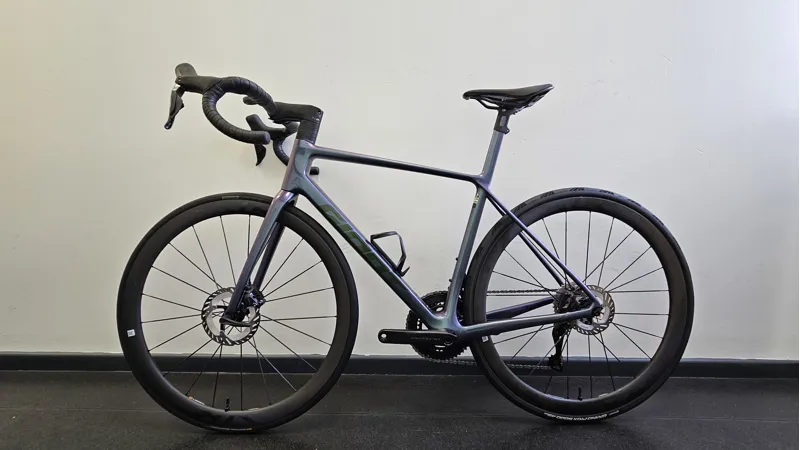 EX DEMO Giant TCR Advanced SL 1 Di2 Size Medium Road Bike 2025 in Blue Dragonfly-2