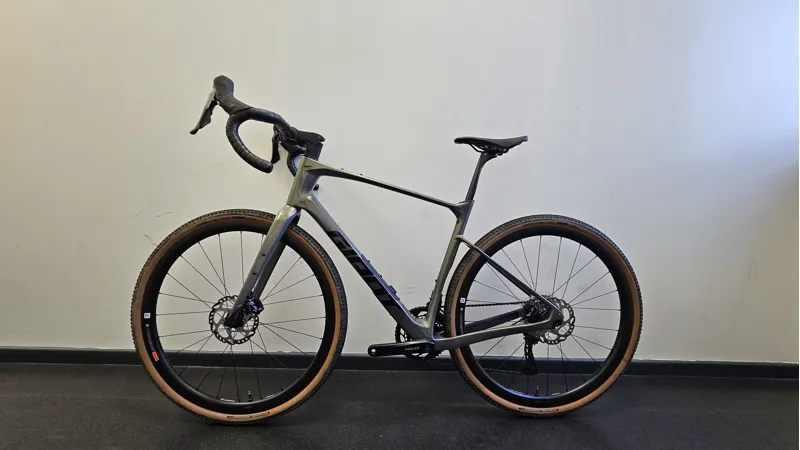 EX DEMO Giant Revolt Advanced 0 Gravel Bike MediumLarge 2025 in Gloss Aurora Noise-1