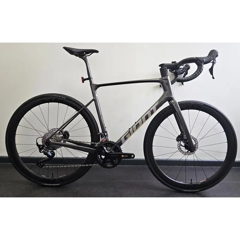 Balfes Bikes EX DISPLAY Giant Defy Advanced Pro 2 Road Bike MediumLarge 2026 in Stealth Chrome | Free postage over £30, £10 off first order, price match & 0% finance.
