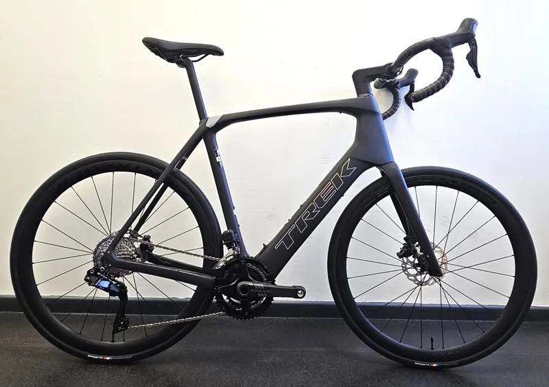 EX DISPLAY Trek Domane+ SLR 6 105 Di2 Electric Road Bike 62cm 2025 in Matte Deep Smoke Black