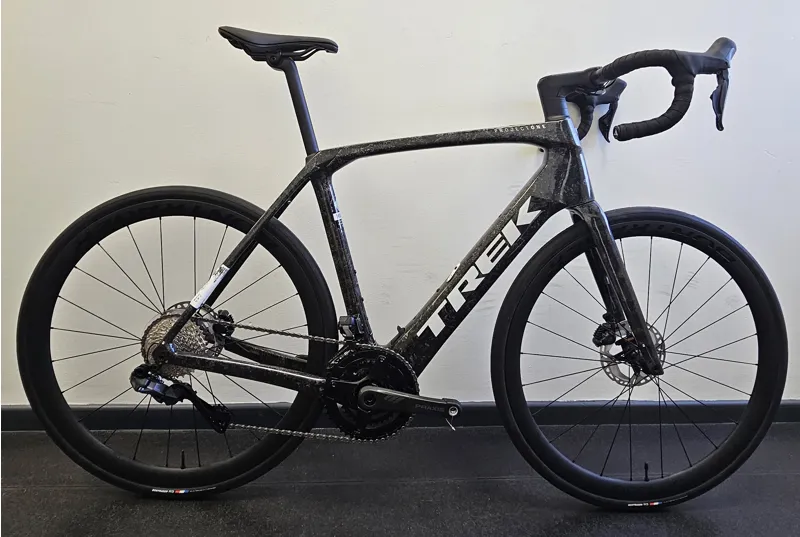 EX DISPLAY Trek Domane+ SLR 7 Ultegra Di2 Electric Road Bike 2026 58cm in Carbon Smoke Prismatic Marble