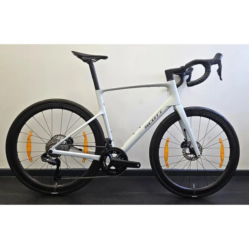 Balfes Bikes EX DISPLAY Scott Addict 20 Road Bike Large 2027 in Cumulus White | Free postage over £30, £10 off first order, price match & 0% finance.