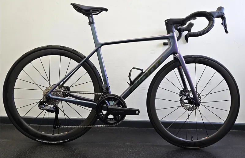 EX DEMO Giant TCR Advanced SL 1 Di2 Size Medium Road Bike 2025 in Blue Dragonfly