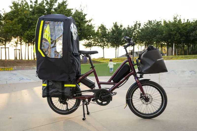 Tern Clubhouse Fort Mini in Black-4