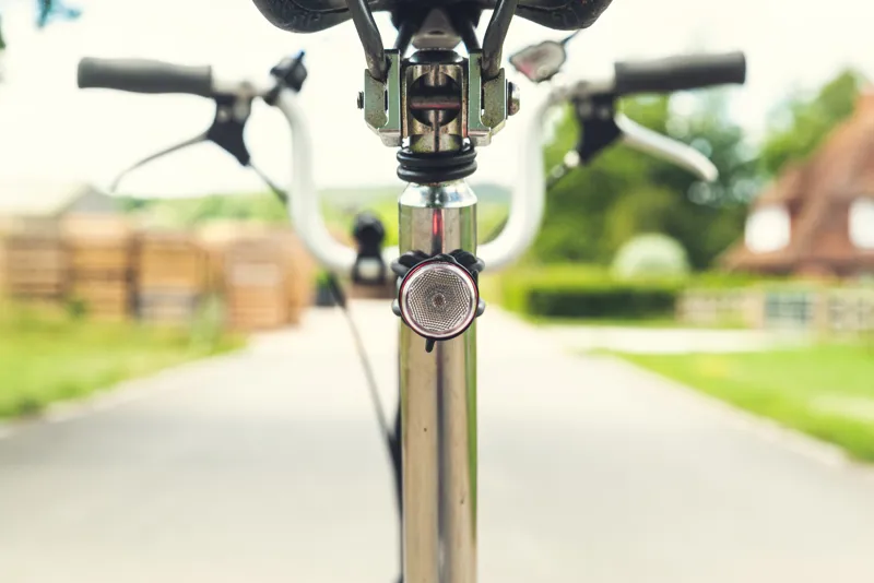 USE TraceR - USB-C Rechargeable Rear light - with DayBright ReAKT and Peloton in Red-3