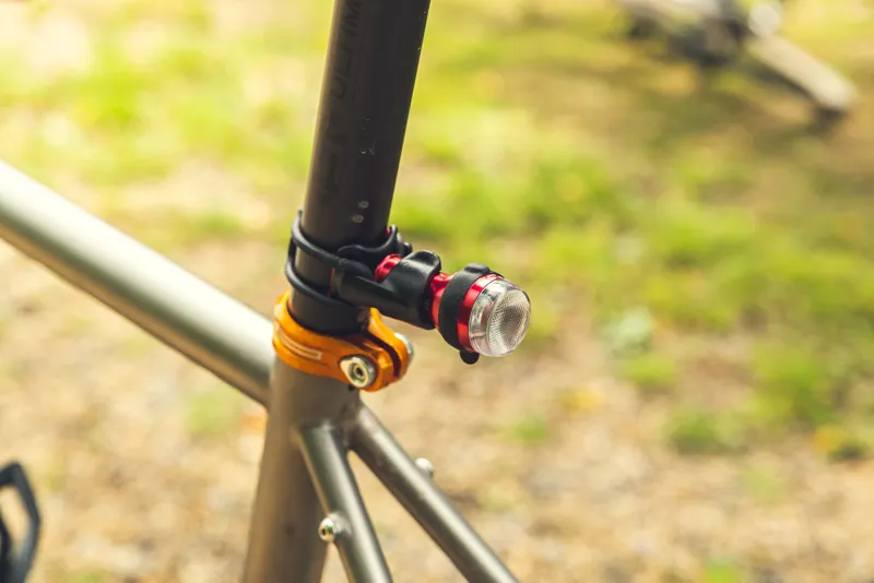 USE TraceR - USB-C Rechargeable Rear light - with DayBright ReAKT and Peloton in Red-7