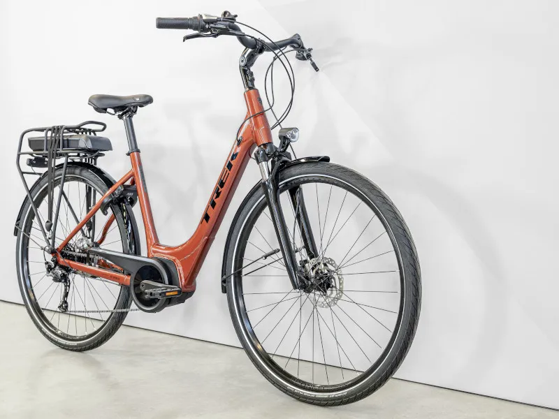 Trek Verve+ 1 Lowstep 400Wh Electric Hybrid Bike 2025 in Penny Flake Orange-10