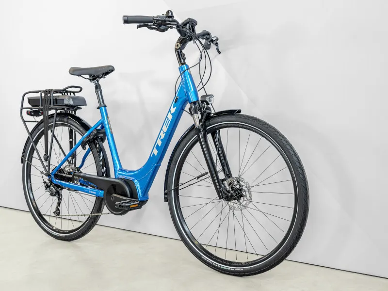 Trek Verve+ 2 Lowstep 300Wh Electric Hybrid Bike 2024 in Alpine Blue-10