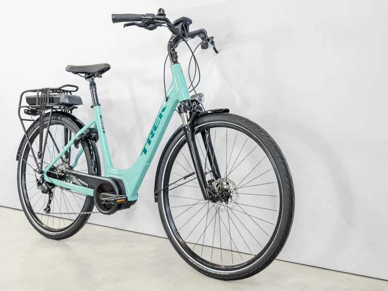 Trek Verve+ 2 Lowstep 400Wh Electric Hybrid Bike 2024 in Blue Sage-10