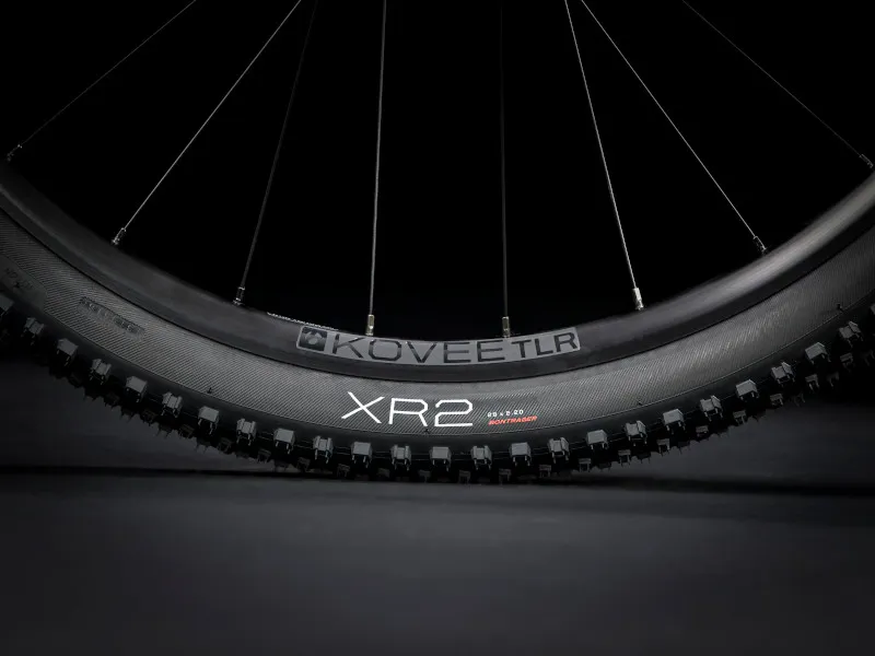 Trek X-Caliber 9 Hardtail Mountain Bike 2021 in Teal to Volt Fade-5