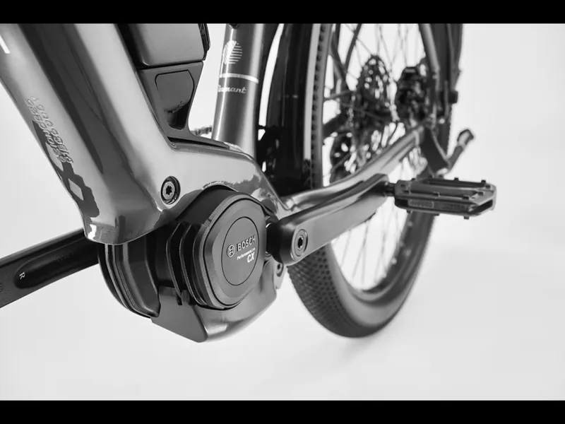 Diamant Zing Trip Core Midstep 725wh Electric Hybrid Bike 2026 in Velvet Black-2