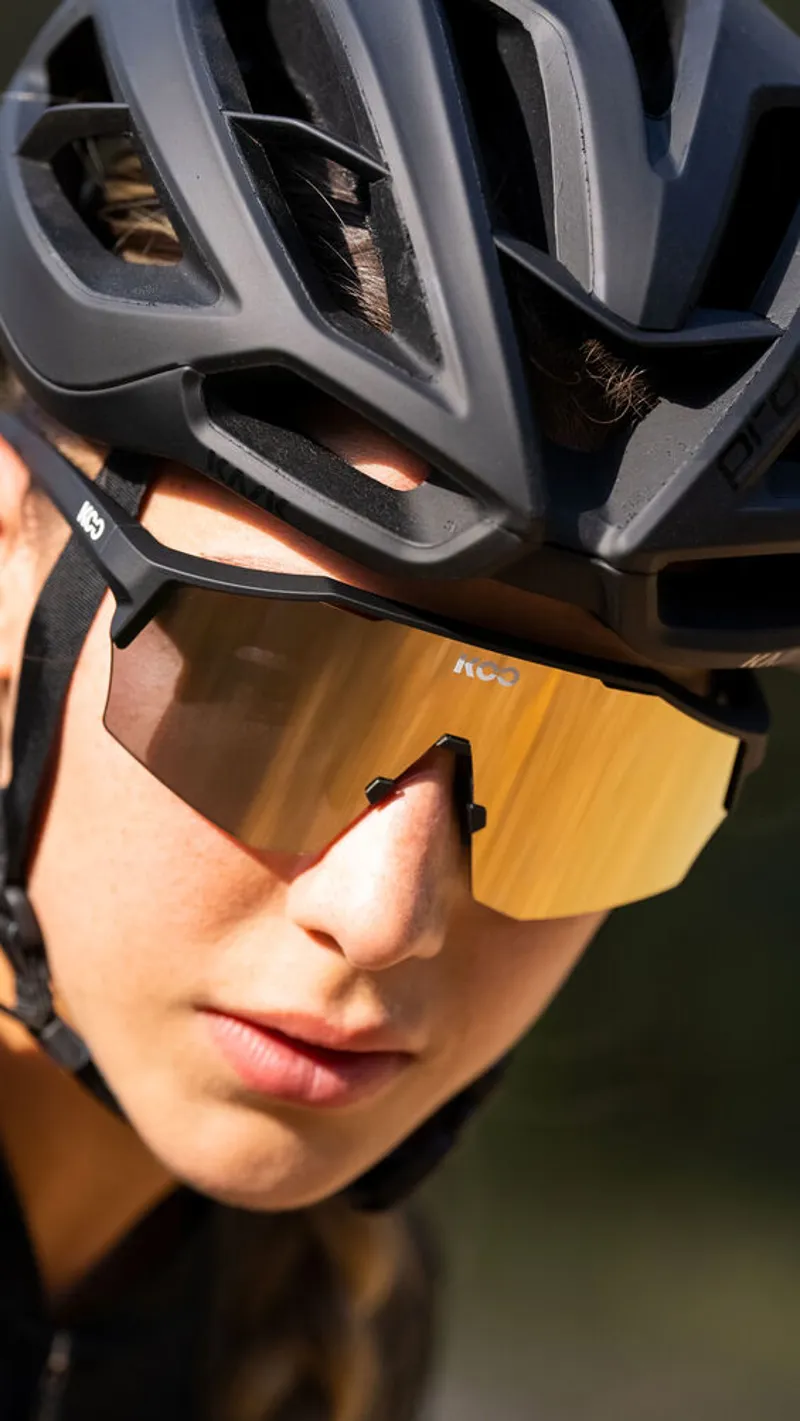 Koo Alibi Sunglasses in Black Matt/Gold Mirror-3