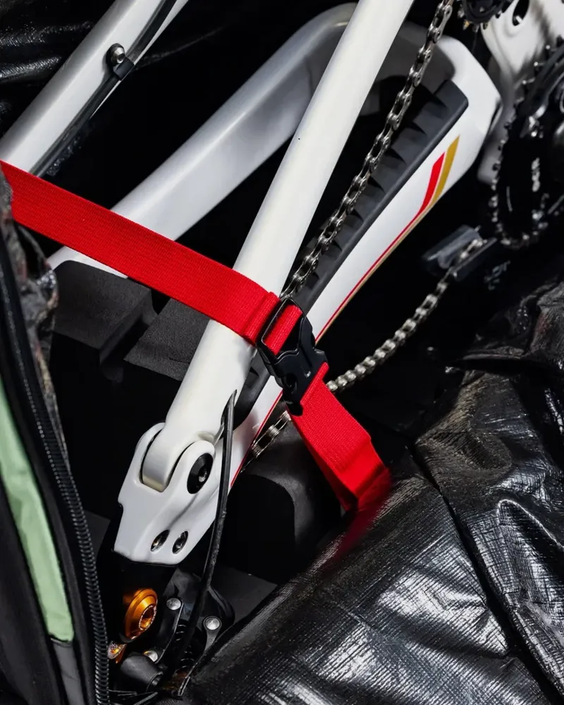 Albek Atlas Bike Bag in Covert Black-11