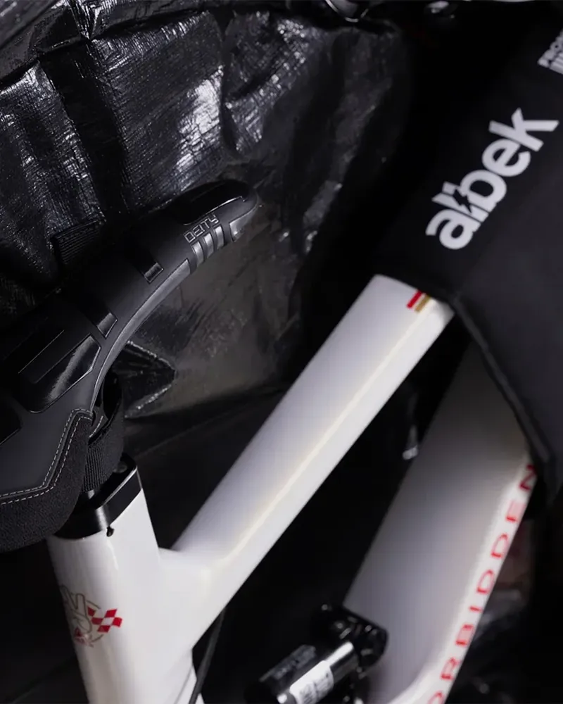Albek Atlas Bike Bag in Covert Black-12