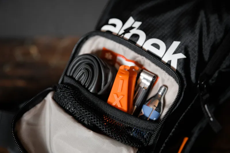 Albek H20-Haul Four Hydration Pack 2L in Covert Black-3